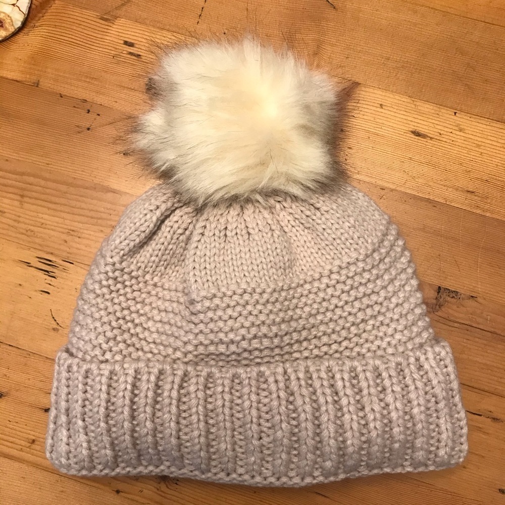 ⛄️Single Fur Ball Beanie